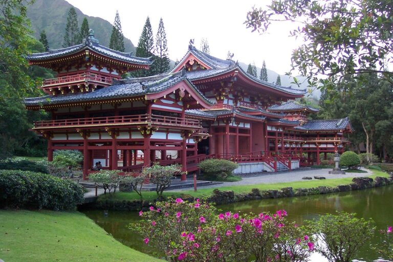 Why you Should Visit Byodo-In Temple on Oahu