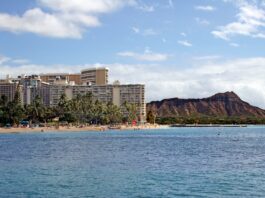 3 Reasons to Visit Famous Queen’s Beach in Waikiki