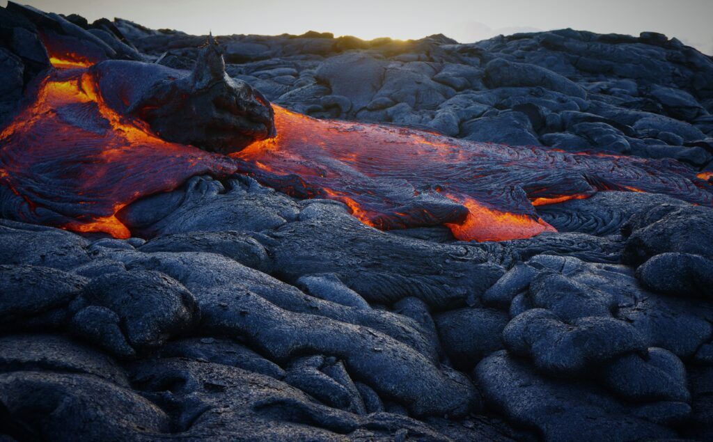 HOW TO SEE LAVA IN HAWAIʻI